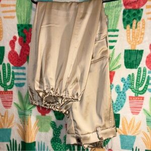 Silky Beige cargo pants women size small Banana Republic